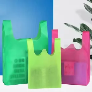 Biodegradable Eco-Friendly Non Woven T-Shirt Bags Handled Shoulder Closure Custom Logo Supermarket Grocery Shopping Bags