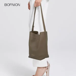 China Made Women’s Large Capacity Casual Bucket Shoulder Bag Soft and Durable Leather with Zipper Closure New Arrival