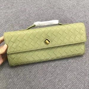 China Markets Trending Designer Bag Vintage Style Wovem Handbags for Ladies Applicable Daily Matching Shoulder Bag