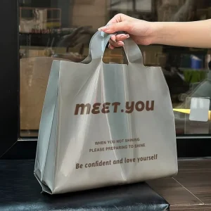 Custom Bags With Logo Plastic Waterproof Retail Shopping Bag Luxury Printed Die Cut Plastic Shopping Bag With Handle