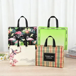 Custom Colorful Film Coated Non Woven Handled Small Tote Bag Letter Shoulder Strap Garment Use Clothing Store Shopping Gift