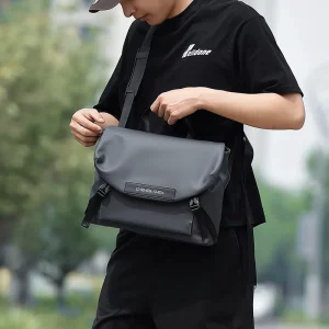 Custom Logo Matte Army Green Men’s Messenger Satchel Bag Waterproof PU Leather Polyester Vintage Zipper Closure Shoulder