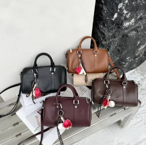 Customize LOGO Saddle Shape Genuine Leather Crossbody Shoulder Bag Removable Strap Zipper Closure Durable Waterproof