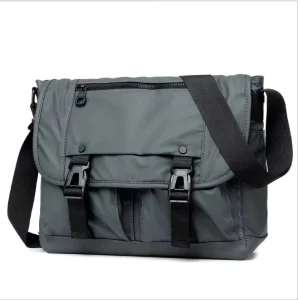 Customized Quilted Polyester Laptop Briefcase Bag for Men Messenger Shoulder Design Chain Decoration
