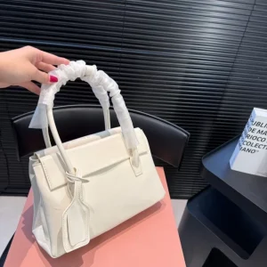 Designer Custom Ladies Famous Brands Bags Fashion Ladies Haif Moon Bag Classic Prints Luxury Designer Bags