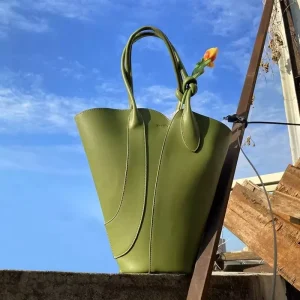 Early Spring New Artistic Trendy PU Decorative Piece Cross Border Minimalist Magnetic Button Closure Big Size Bucket Bag