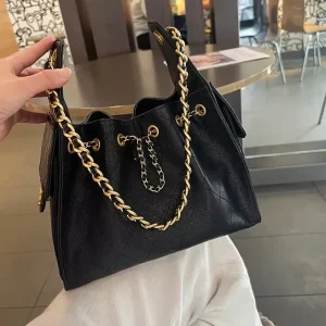 Fashion Hobo Quilted Shoulder Bag with Metal Chain Leather Handbags Women Crossbody Bag Purse Bucket Suitable Seasons