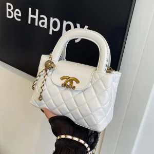 Fashion Style Chain Bag Suitable for Ladies with Magnetic Clasp Polyester Fiber Lining.625