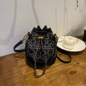 Fashionable Women’s Chain link Bucket Bag It Can Be Carried in Hand or Worn As a Cross body Bag Suitable for Daily Use.8025