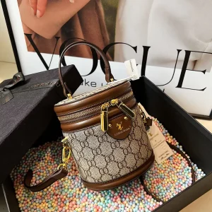 Fashionable and Versatile Bucket Bag. With a Zipper Closure. Can Be Carried by Hand or Worn As a Cross body Bag.8828