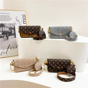 French Style Fashionable Envelope Bag Designer Retro Printed Women Bag Wide Strap Shoulder Crossbody Bag with Pendant Key Purse