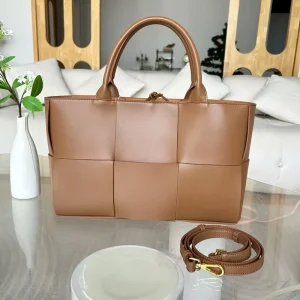 Handbags Designer Purses MOM Tote Bags with Pocket and Zipper Famous Brands Small Handbags for Women Luxury Women’s Tote Bags