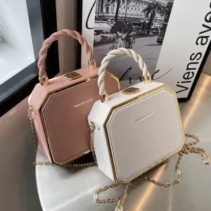 Hot Woman Small Handbags Trendy Lightweight Ladies Popular Bags Cross Chain Shoulder Bags Ladies Design Purses for Women