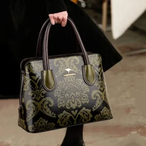 Lady’s Tote Bag. With a Zipper. Durable PU Material. Can Be Carried by Hand or Worn Crossbody.8623