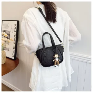 Latest Popular Single Strap Fashion Shoulder Bag for Women Young Ladies’ Daily Handbag with Zipper Closure and Polyester Lining
