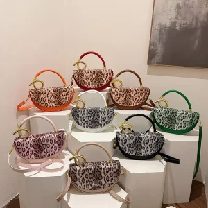 Model Retro Crossbody Bag. Features a Leopard Print Design. Made of Durable Polyurethane Material.8907