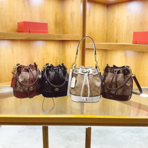 Model Women’s Bucket Bag Made of PU Material With Geometric Patterns Suitable for Daily Use.740