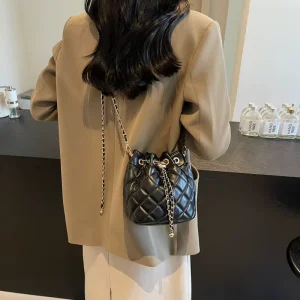 New Arrival Summer PU Polyester Lining Rhombic Chain Crossbody Middle Size Drawstring Street Fashion Bucket Shoulder Bag