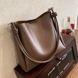 New Autumn Winter Retro Fashion Women’s Shoulder Bag High-End PU Bucket Bag with Large Capacity