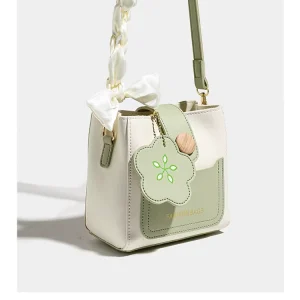 New Fashion Contrast Color Big PU Leather Flower Charm Crossbody Bag Women Korean Style Bucket Bag High-end Shoulder Bag