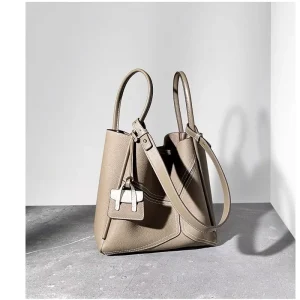 New Retro Genuine Leather Handbag Women’s Fashionable High End Versatile Shoulder Crossbody Underarm Bag Single Polyester