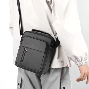 New Trend Fashion Square Waterproof Polyester Messenger Bag with Letter Holder Custom Logo Men’s Outdoor Casual Crossbody Bag