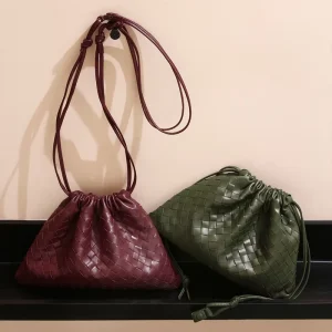 Niche design Genuine Leather Womens Tote Bag Cotton Lining Magnetic Closure Woven Pattern European Retro Style Handmade