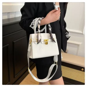 PU Material Large capacity Waterproof Crossbody Bag Suitable For Daily Shopping Throughout The Four Seasons