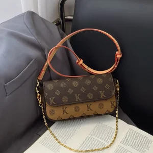 Rectangular Crossbody Bag Made of PU Material With a Chain Can Be Carried by Hand 6001