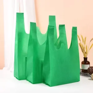 Reusable Non woven Large Capacity Foldable T shirt Take Away Bags with Handle and Custom Logo for Clothing Packaging