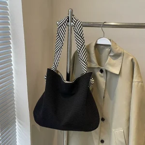 Simple Shoulder Bag Women’s Large Capacity Shoulder Straps Magnetic Closure