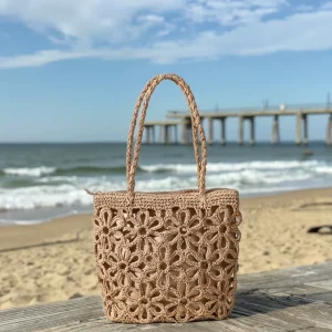 Single Shoulder Women’s Woven Handbag Hollow Flower Straws Beach Bag Geometric Rattan Bag for Vacation