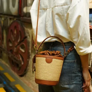 Small Women’s Street Trend Texturized Woven Canvas Bucket Bag Drawstring Closure Single Strap Portable Design for Daily Use