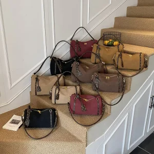 Sophisticated Chic Large Capacity Zipper Pillow Crossbody Bag Womens New Style Boston Single Strap Shoulder Bag Commuter Handbag