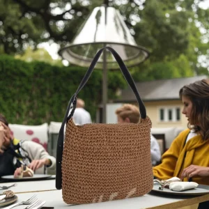 Summer Retro Large-Capacity Woven Straw Zip Closure Tote Bag for Women Versatile Vacation Beach Bag
