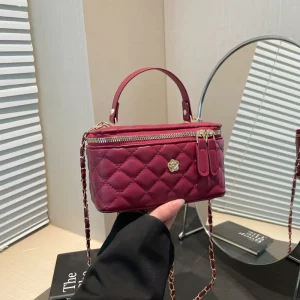 Trendy Textured Quilted PU Leather Chain Bag Box Shaped Simple Embroidered Design Summer Fashionable Shoulder Handbag for