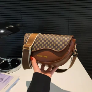 Vintage Texture Single Shoulder Bag for Women Trendy Versatile Crossbody Saddle Small Size Fashionable Underarm