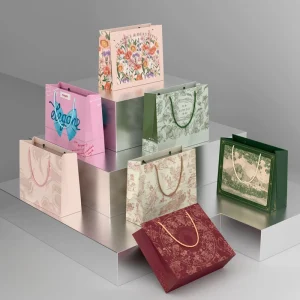 White Folding Cardboard Paper Shopping Bag Recycled Paper Handle Bag Custom Logo Shopping Bag for Clothes Packing