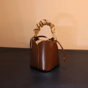Women’s Small Niche Design High-grade Petal Hand Detail Contrast Color Crossbody Bucket Bag